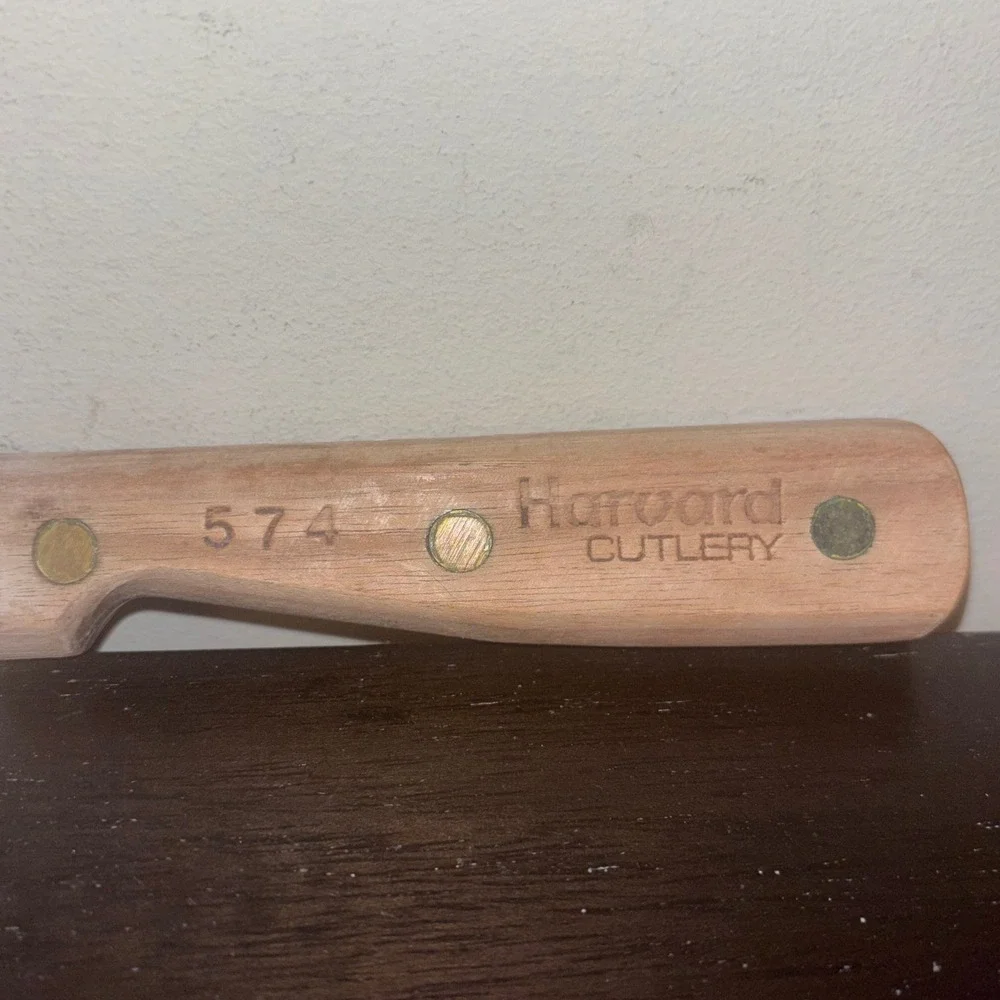 Harvard Cutlery 574 Serrated Bread Knife 8.5 Inch Blade Wood Handle Full Tang‎